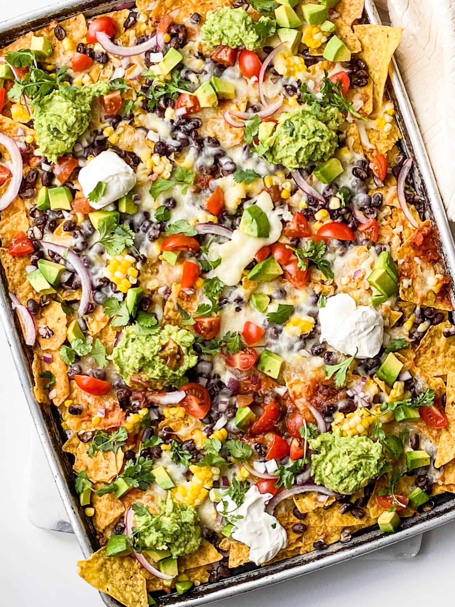 https://feastwithsafiya.com/wp-content/uploads/2022/02/Sheet-pan-nachos-vegetarian.jpg