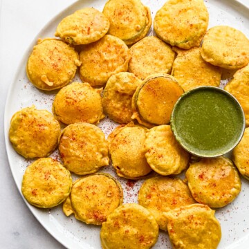 crispy Indian zucchini pakora-fritters