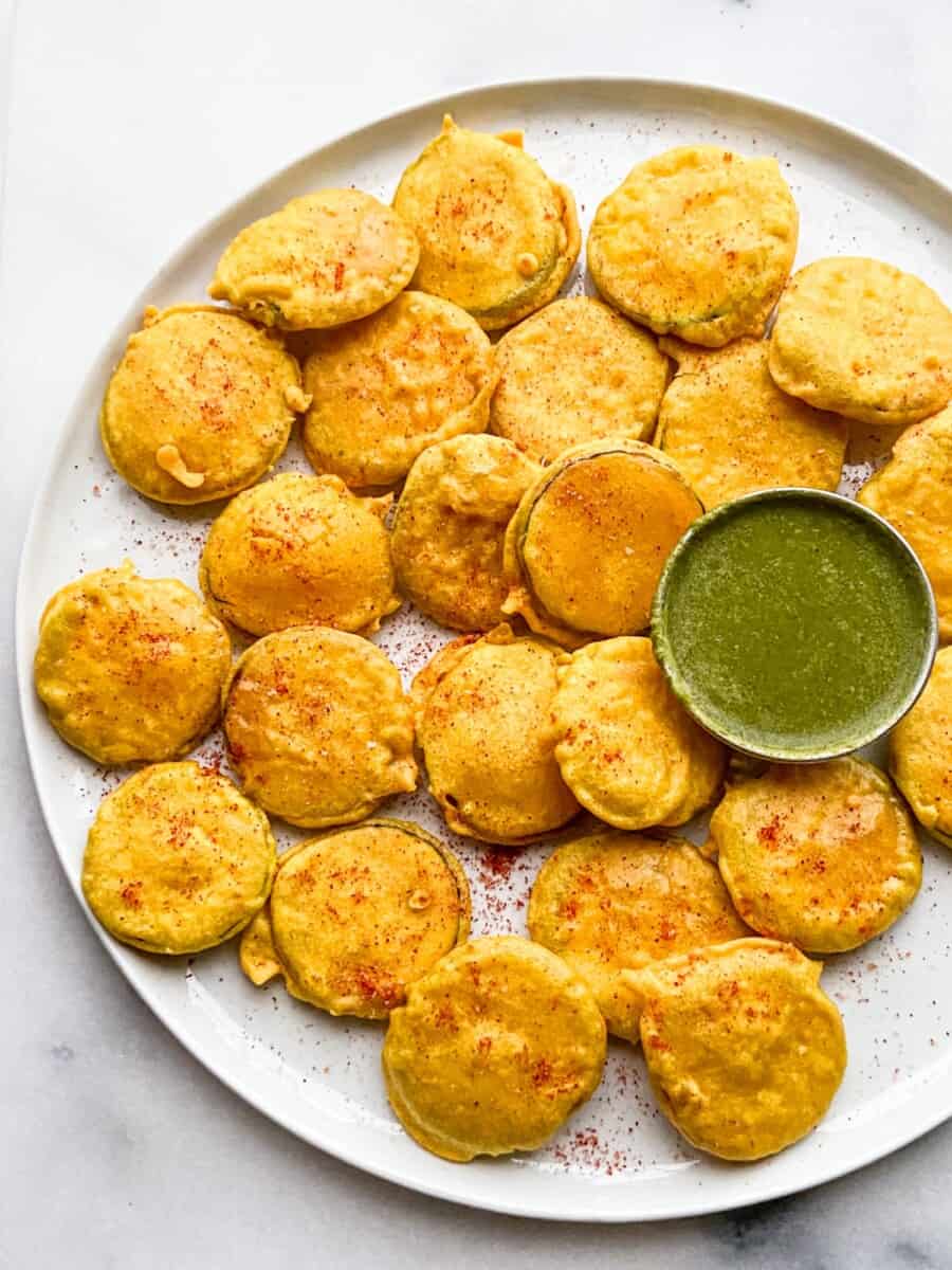 crispy Indian zucchini pakora-fritters